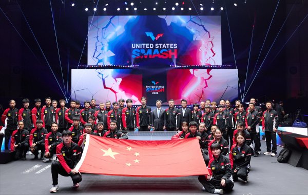 众盈易配 国乒大满贯合影：王楚钦蒯曼C位，陈熠站边上，超30名队员出镜