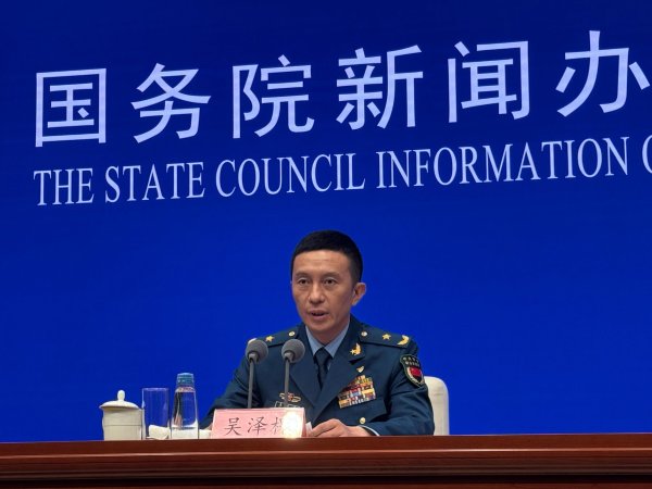 鑫旺资管 阅兵式中首次亮相新型装备占比很大